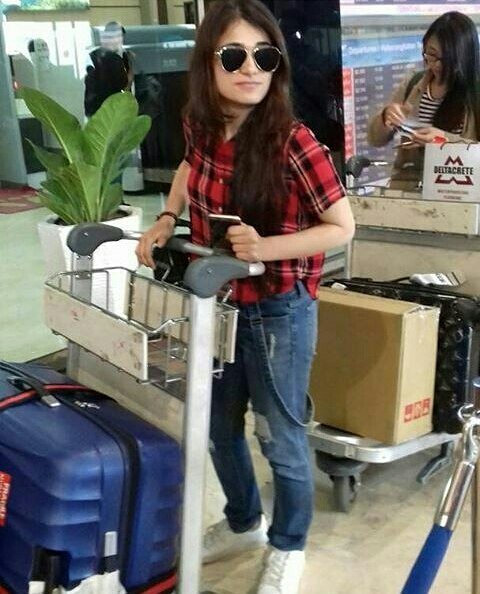 nyoen6's tweet photo. Good luck radhu @radhikamadan01 to meet again, hopefully your journey is fun,hope you can come back here and meet all your fan again here, https://t.co/oz3Q2y9V3c
