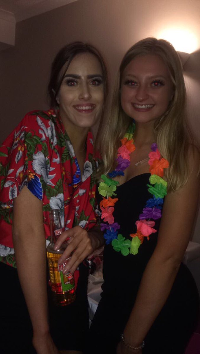Flora_Guild's tweet photo. @bethhandersonn_ Happy Birthdya gorgeous hope you have an amazing Bday and I'll see u tonight !!xxxx https://t.co/MOTL9BAQyM