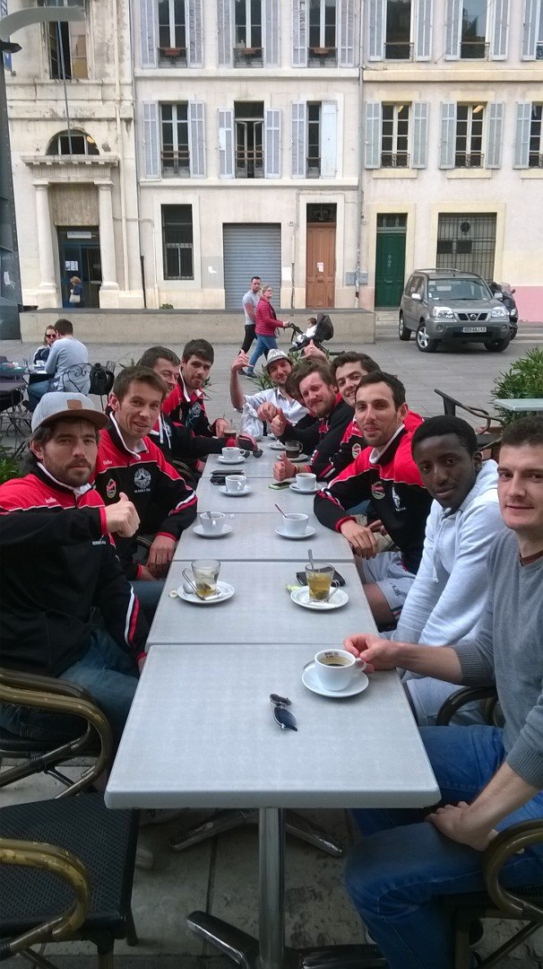 Les Gouez au ptit dej à Marseille pour la Massilia Cup ! #onyest #upthegouez <a href="/GfcProvence/">GF Provence</a>