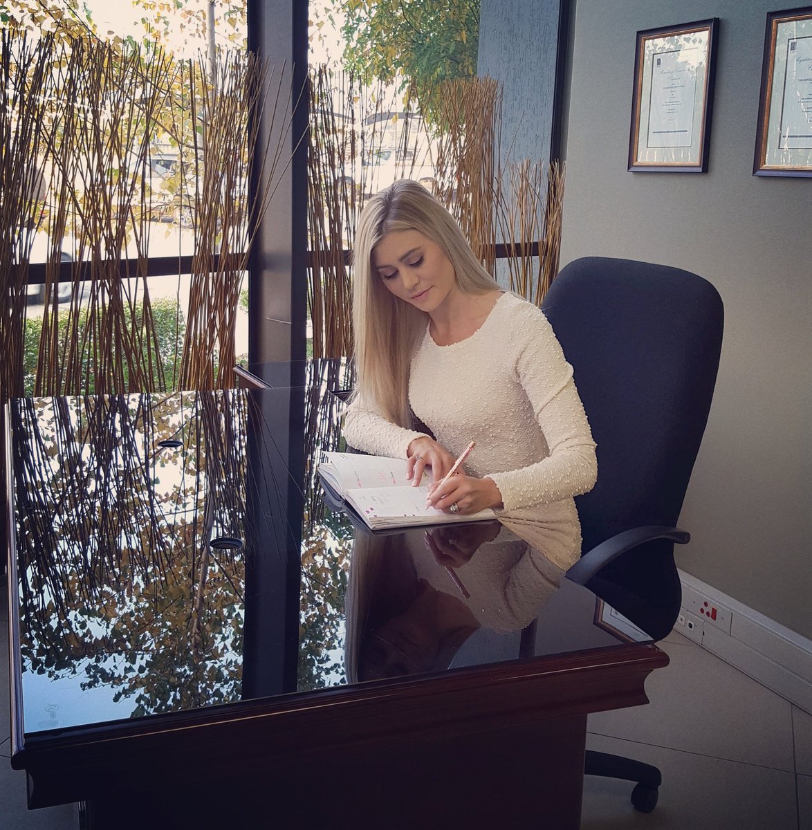 Dit is weer tyd vir my <a href="/SARIETydskrif/">SARIE Tydskrif</a> blog inskrywing⬇

 sarie.com/eie-stories/sa… 

My inspirasie vir die week "Onthou jou pen - Altyd!" ✍📝