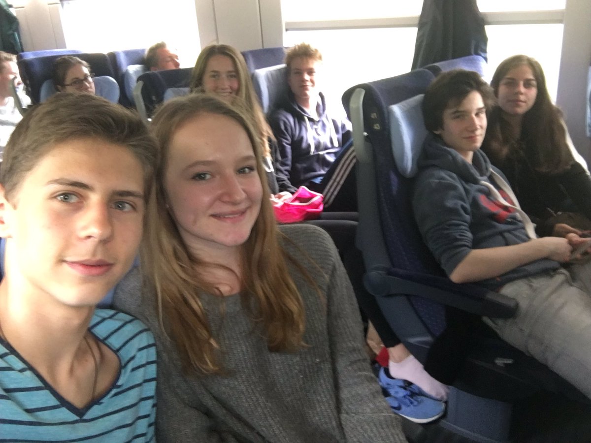 F1MCGravity's tweet photo. Auf der Zielgeraden nach Neckarsulm...
#f1inschools #wettbewerb #schülerwettbewerb #f1inderschule #aufgeht's #ready #formeleins #f1 #team https://t.co/OBU0EwFmzO