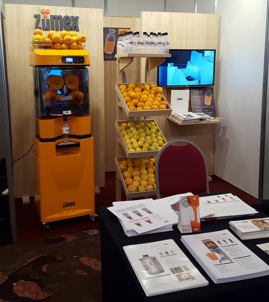 zumexgroup's tweet photo. ¡Así fue nuestra participación en el 15to #EncuentroNacionalRetailer en el @HiltonBA con #VersatileProPodium gracias a #Starcel #Argentina! https://t.co/S9tXNLL8KX
