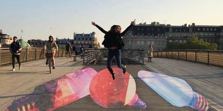 bit.ly/2r6YWwa Opération street Art d'<a href="/instagram/">Instagram</a>, avec @weloveart_pari et <a href="/zoercsx/">ZOERCSX</a>; pose par #Caractères avec les films #Mactac