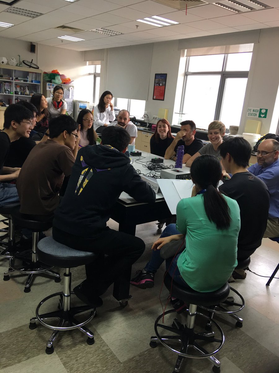 emilysb1's tweet photo. It's Friday. It's 5:12. This is #SASPudong  Students, teachers and parents choosing to spend time with each other. Yup. That is #us. https://t.co/9ZReT7kcaR