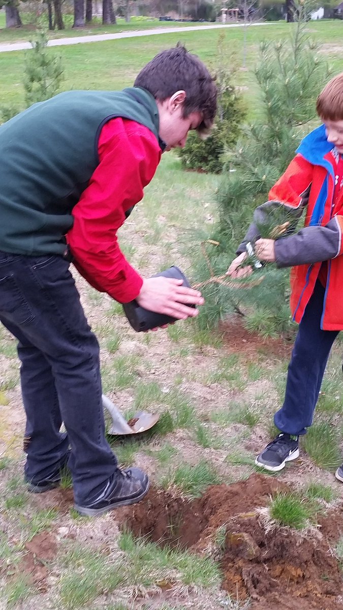 WPScouting's tweet photo. One more #GoodTurnWeek project for #Bracebridge Scouting - planting 20 trees at Annie Williams Park - 20 years and counting!  @scoutscanada https://t.co/grzWhAC3as
