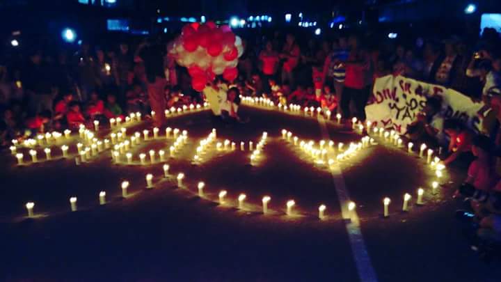 rut_datu's tweet photo. Trending topic,seluruh media menayangkan 1000lilin for Ahok,ni suasana di timika papua,gw gk ikutan hanya monitor ajh lewat medsos #forahok https://t.co/Vo2fdLy8XJ