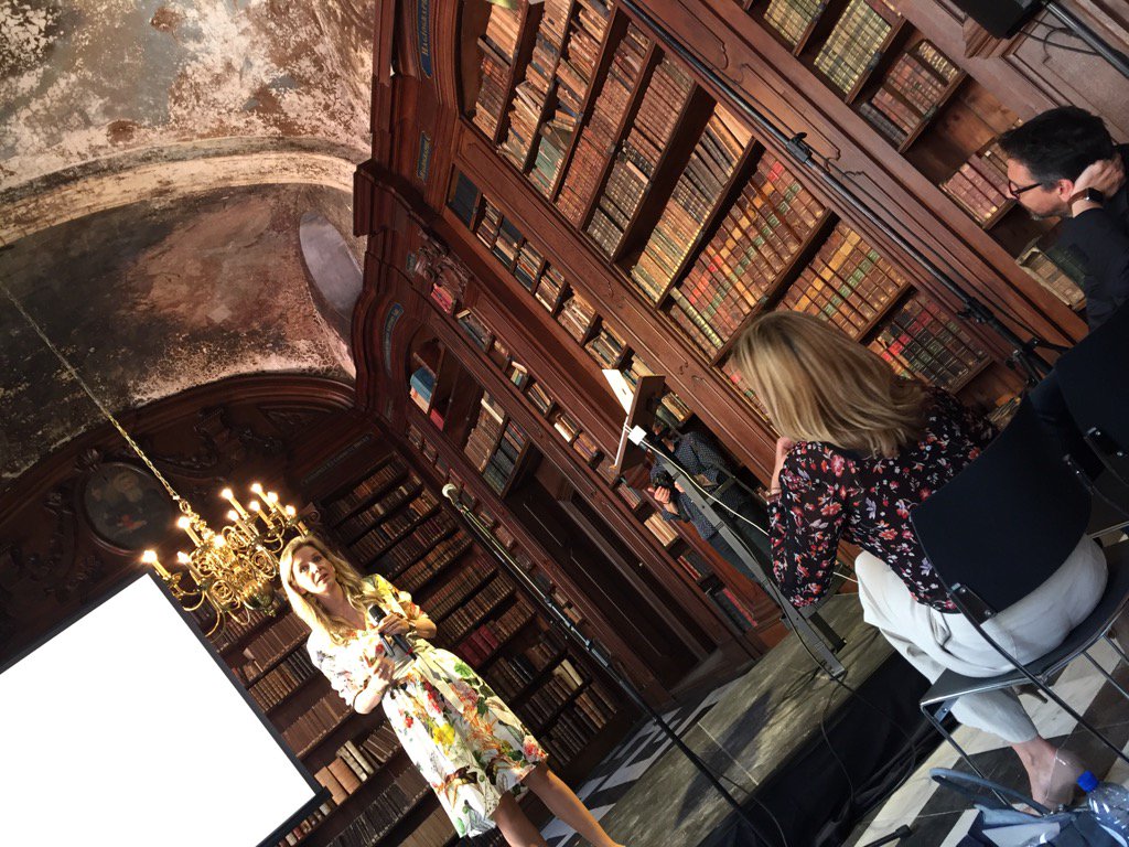SpringbokBrecht's tweet photo. Multitasken is als een junky #DopamineRush @elkegeraerts #Switchtasking wat een toplocatie @ Augustijnenklooster https://t.co/pMOc52yCCo