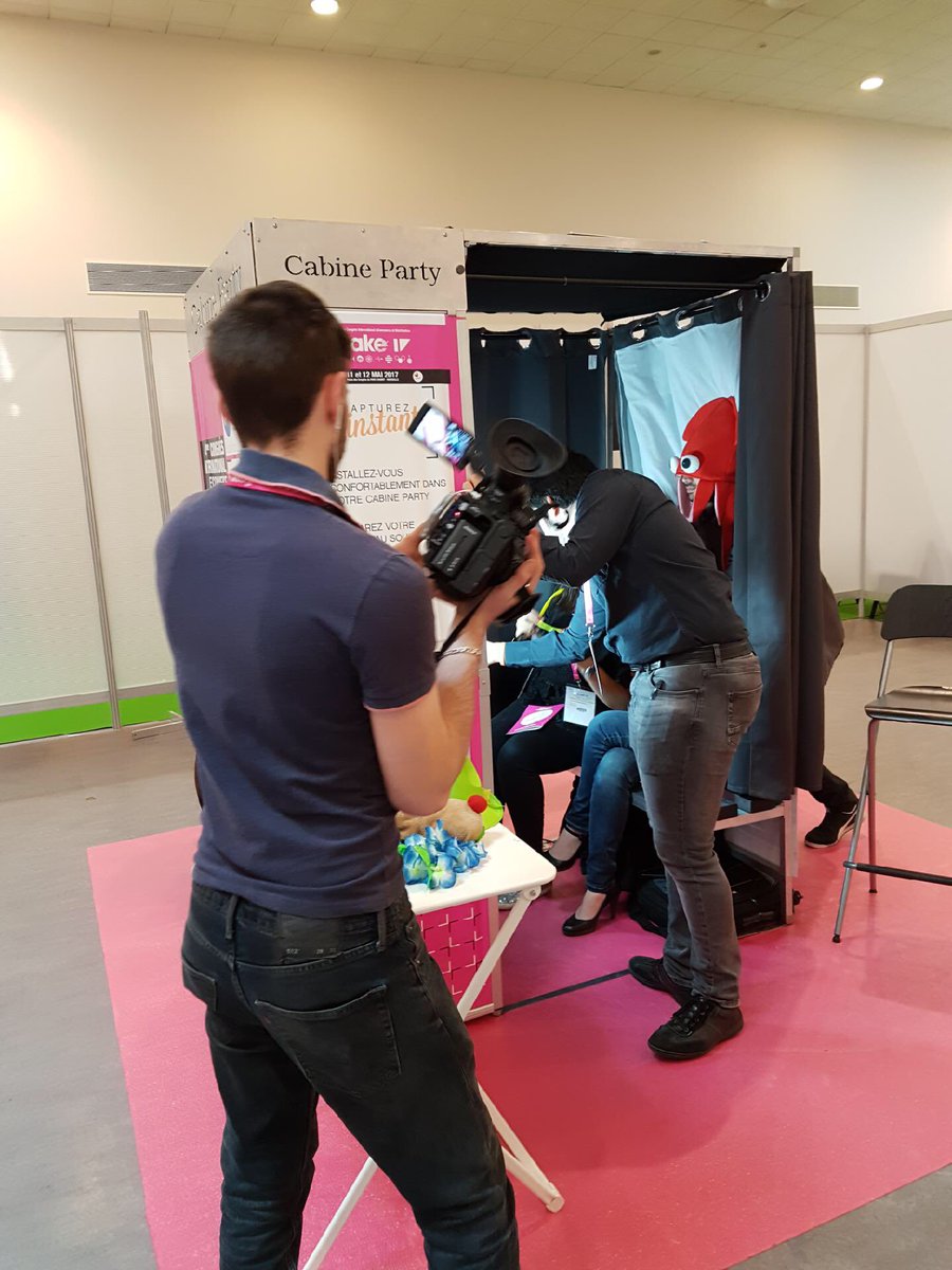 Cabine_Party's tweet photo. @Cabine_Party en duplex Paris/Marseille : @SalonsCE édition @ParcAsterix et au @ShakeEvent 👍🏻🎯#PhotoBooth https://t.co/rjqHV2x32V