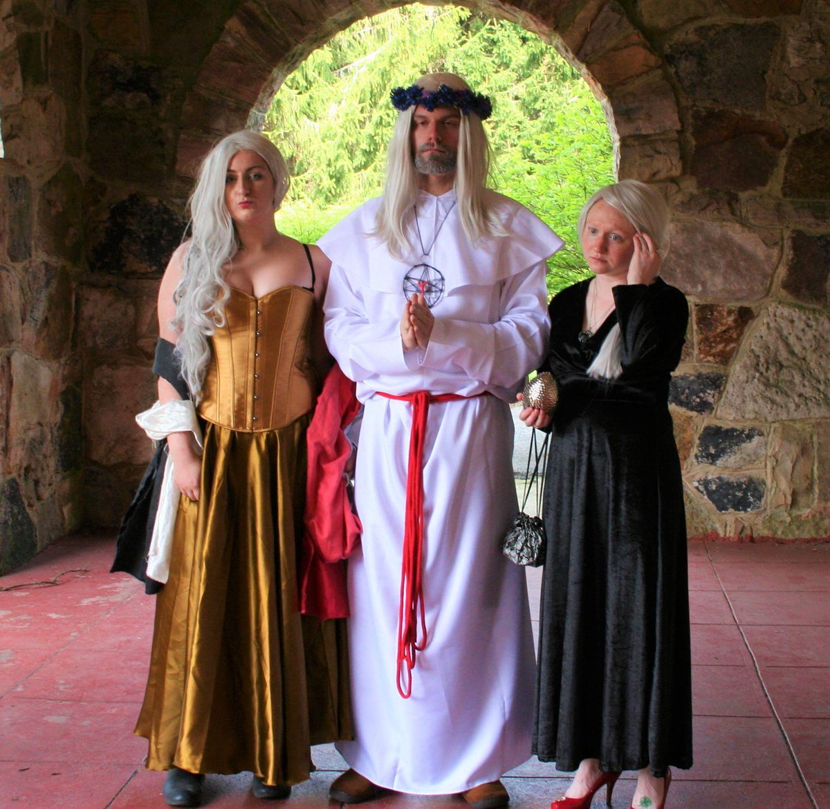 liesandarbor's tweet photo. Baelor the Blessed, Daena the Defiant, and Elaena Targaryen 👏
#asoiaf #iceandfirecon #cosplay #enkiephotography #preasoiaf https://t.co/NKaf7PLzdc