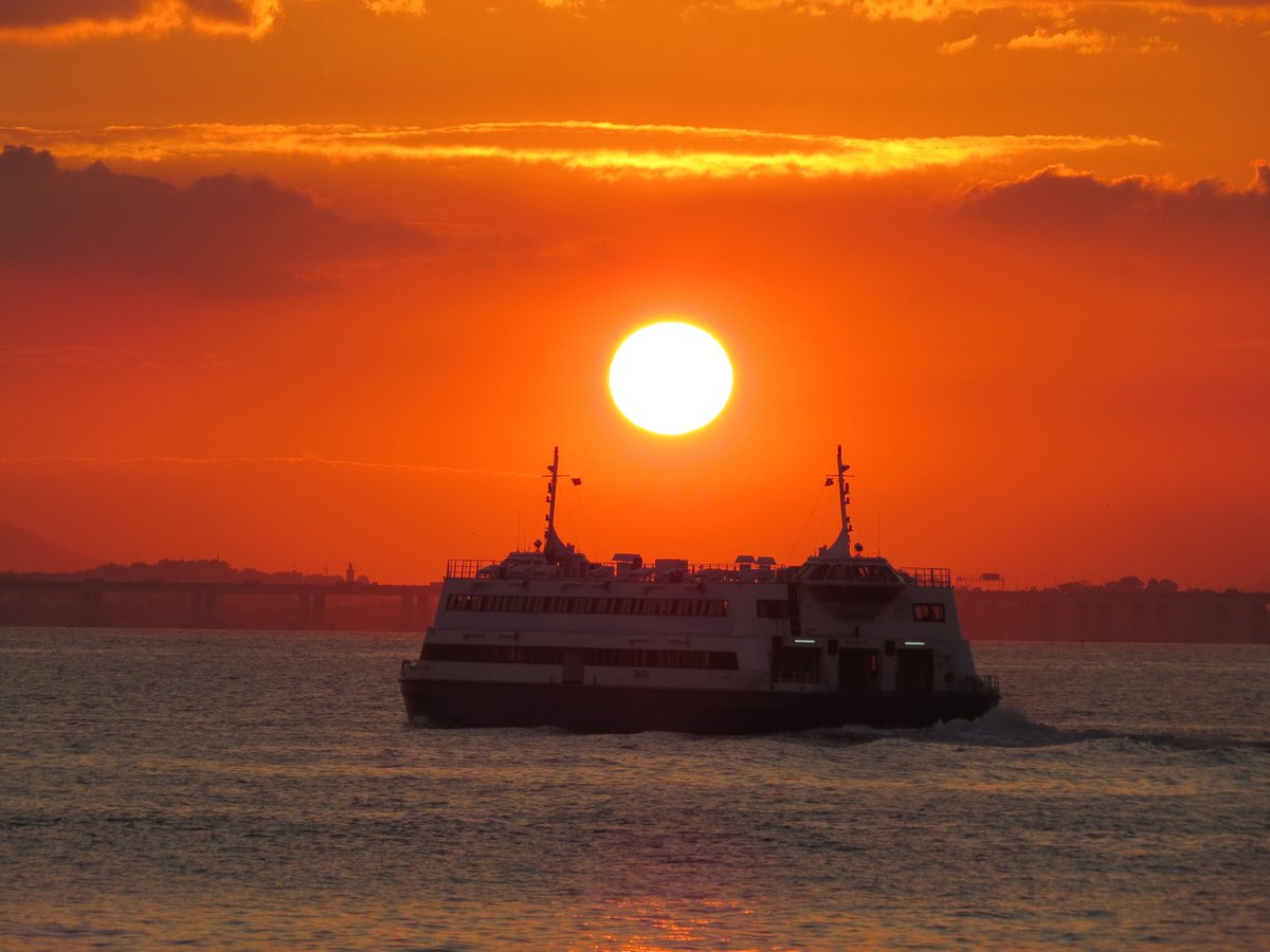 ragfuff's tweet image. #temponorj
Baía da Guanabara by Rubem Goulart