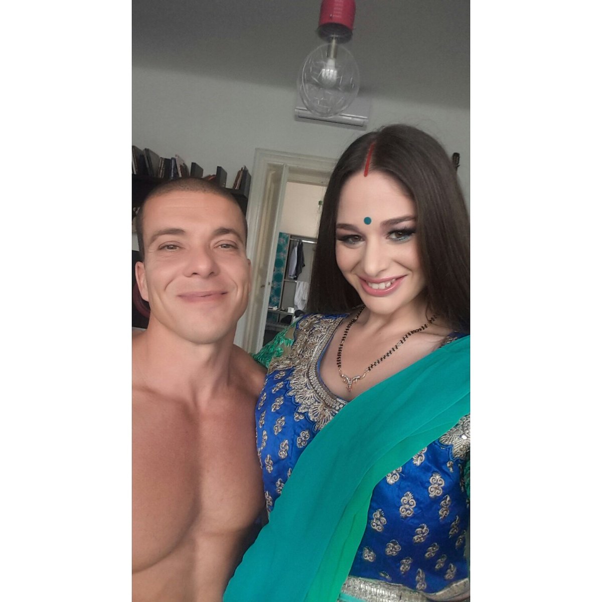 Cathy Heaven on X: Indian style 😊😘😘😘 t.coujweMOGcOC  X