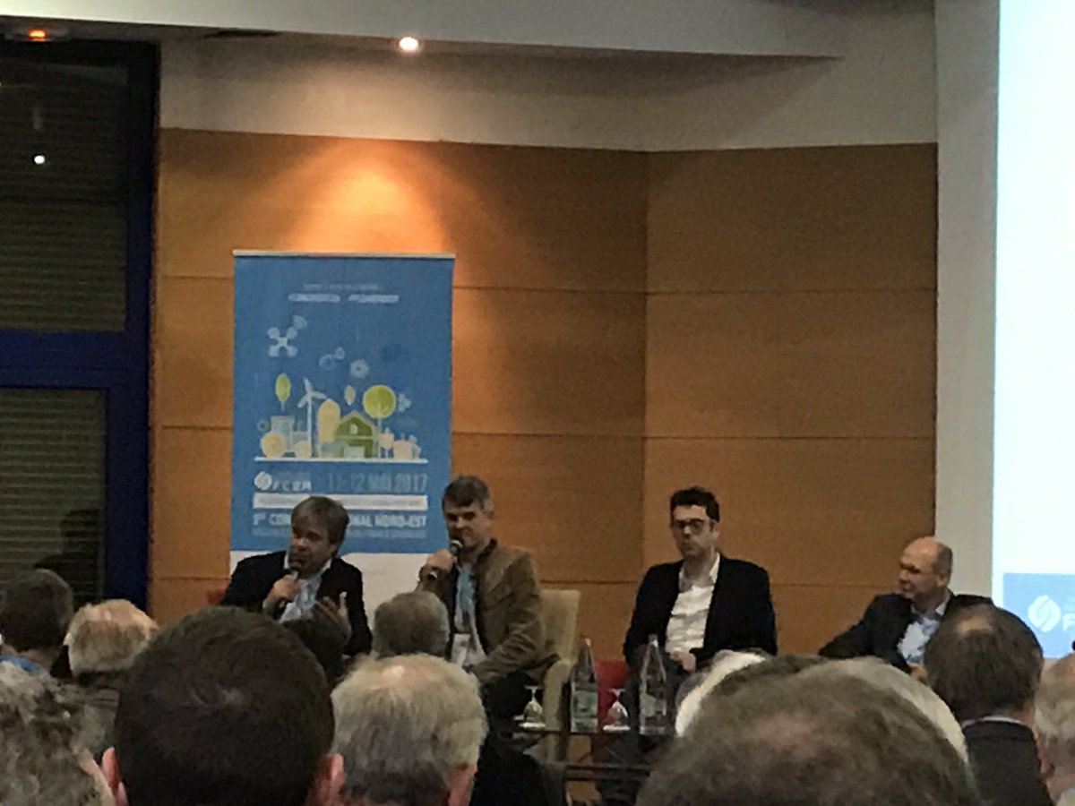 pilotersaferme's tweet photo. #congresfc2a intervention de Mickael Horsch @HORSCH_France
Nous sommes une famille de visionnaire et nous avons toujours un état d'esprit + https://t.co/bkqYsvKcDf