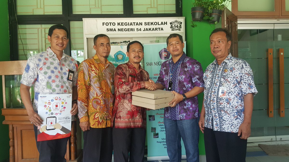 Back to school Bakti Negeri SMAN 54 Membangun Masyarakat Digital <a href="/Synergy_Telkom/">Portfolio & Synergy Telkom Indonesia</a> #bumnhadiruntuknegeri #PADITREG2 #witeljaktim