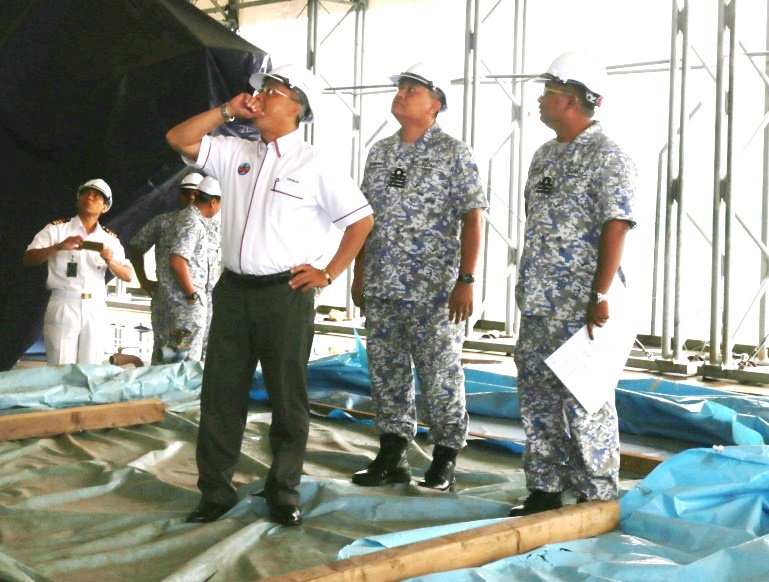 RMN_LCS's tweet photo. Sesi Executive Review Meeting Projek LCS melibatkan MoD, MoF dan BNSSB btujuan memberikn penerangan berkenaan perkembangan projek @mykamarul https://t.co/mhkSp3BUEs