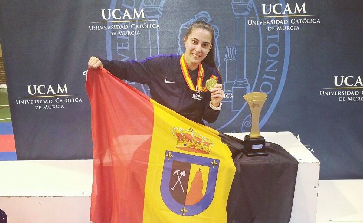 Masquepluscom's tweet photo. @RocioKrt es cum laude https://t.co/9NPs00klel #TEAMEsp #masqueplus #somosdeporte #karate #UCAM https://t.co/8g2gZVctfT