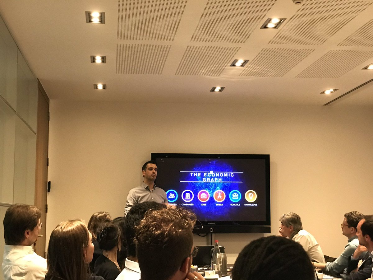 LanHebus's tweet photo. #LinkedIn se lance dans le e-learning ! Se former puis trouver son emploi dans la foulée https://t.co/YXaWRIReeo