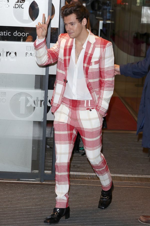 HStylesInfo's tweet photo. 📷|| Harry na BBC #1-3 https://t.co/d9BOXYEErC