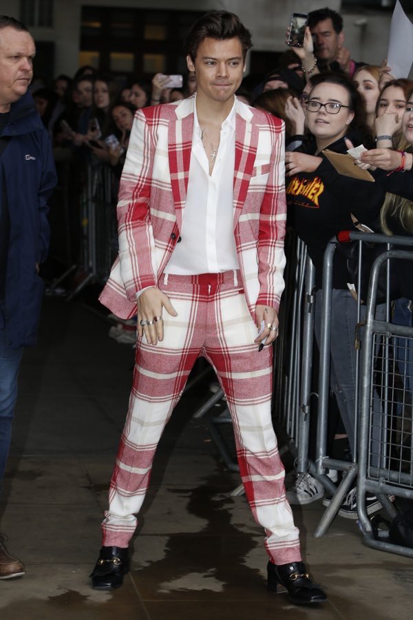 HStylesInfo's tweet photo. 📷|| Harry na BBC #4-6 https://t.co/vc8MvtTzUV