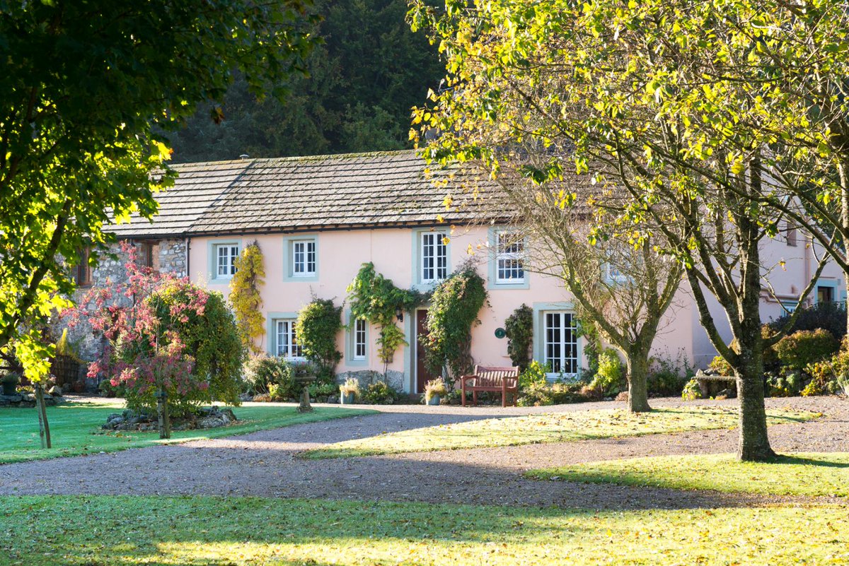 We love the pastel shades of High Winder House, a successful holiday cottage business #LakeDistrictproperty ow.ly/sIa730bF2o7