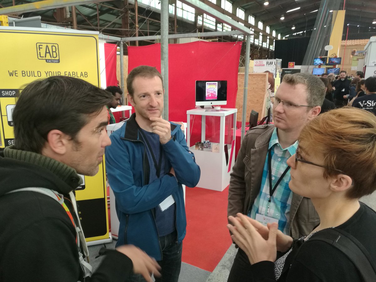 EcloserieNum's tweet image. Ça y va les rencontres au @FablabFestival : ici les amis stephanois #Tilios cc @yoannduriaux