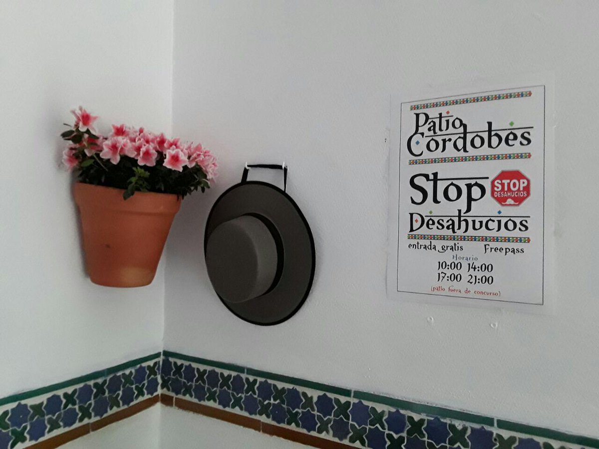 Llegamos al patio <a href="/StopDesahuciosC/">Stop Desahucios Córdoba</a> en la plaza de las Cañas de Córdoba, los movimientos sociales en el centro de esta ruta #100x100Andalucia