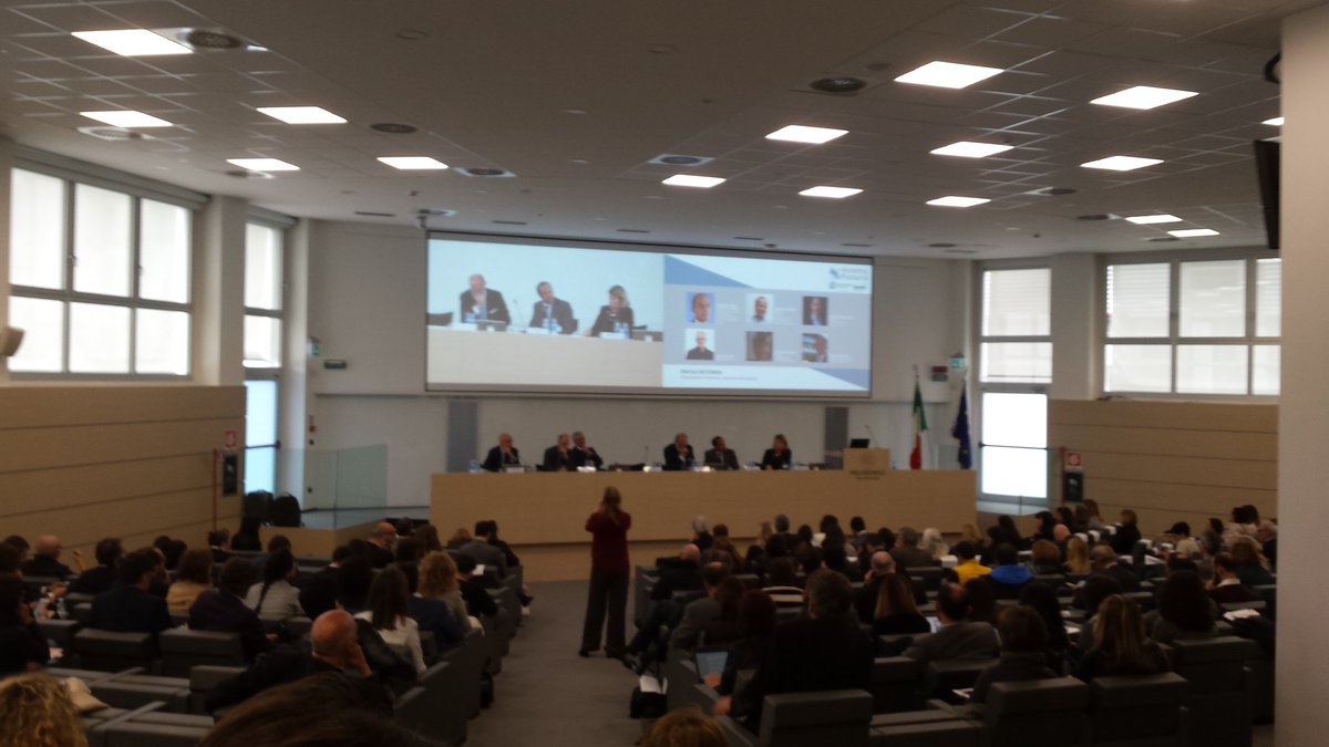 ElenaGalletti1's tweet photo. @polimi si parla di #marketingfuturo #everywherecommerce #datasharing tra aziende e #Retail @giuliano_noci @Skillforequity https://t.co/o51bJkxKa8