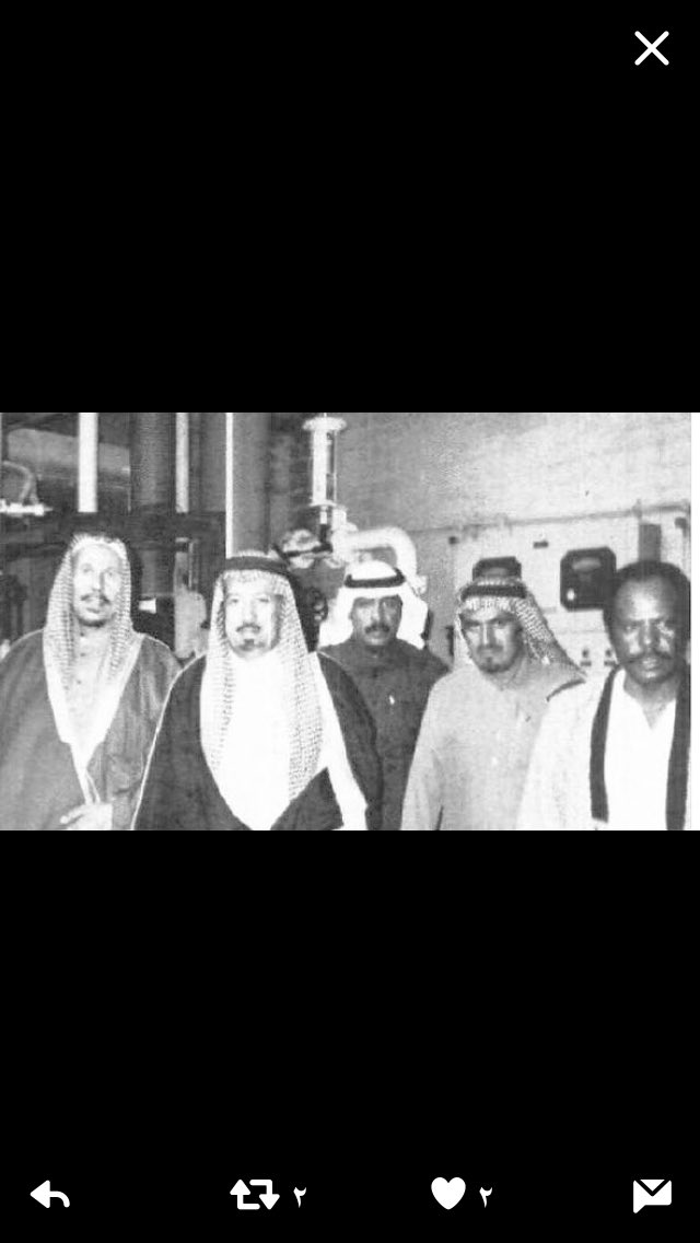 22f4f1c2's tweet photo. من ذاكرة التاريخ فبراير١٩٨٨م في زيارة لمقر التابلاين من اليسار والدي امير القيصومة حمد الجبرين امير حفر الباطن سليمان اباحسين رحمهما الله. https://t.co/0PkEI2BlUg