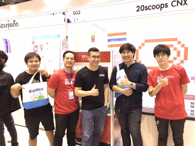 twentyscoops's tweet photo. Unsere Jungs auf der größten Jobmesse der IT Branche im Norden Thailands! Per App konnte man den Greifautomat bedienen🔛⬅️⬆️⬇️➡️ #20ScoopsVC https://t.co/juceRKOPpw