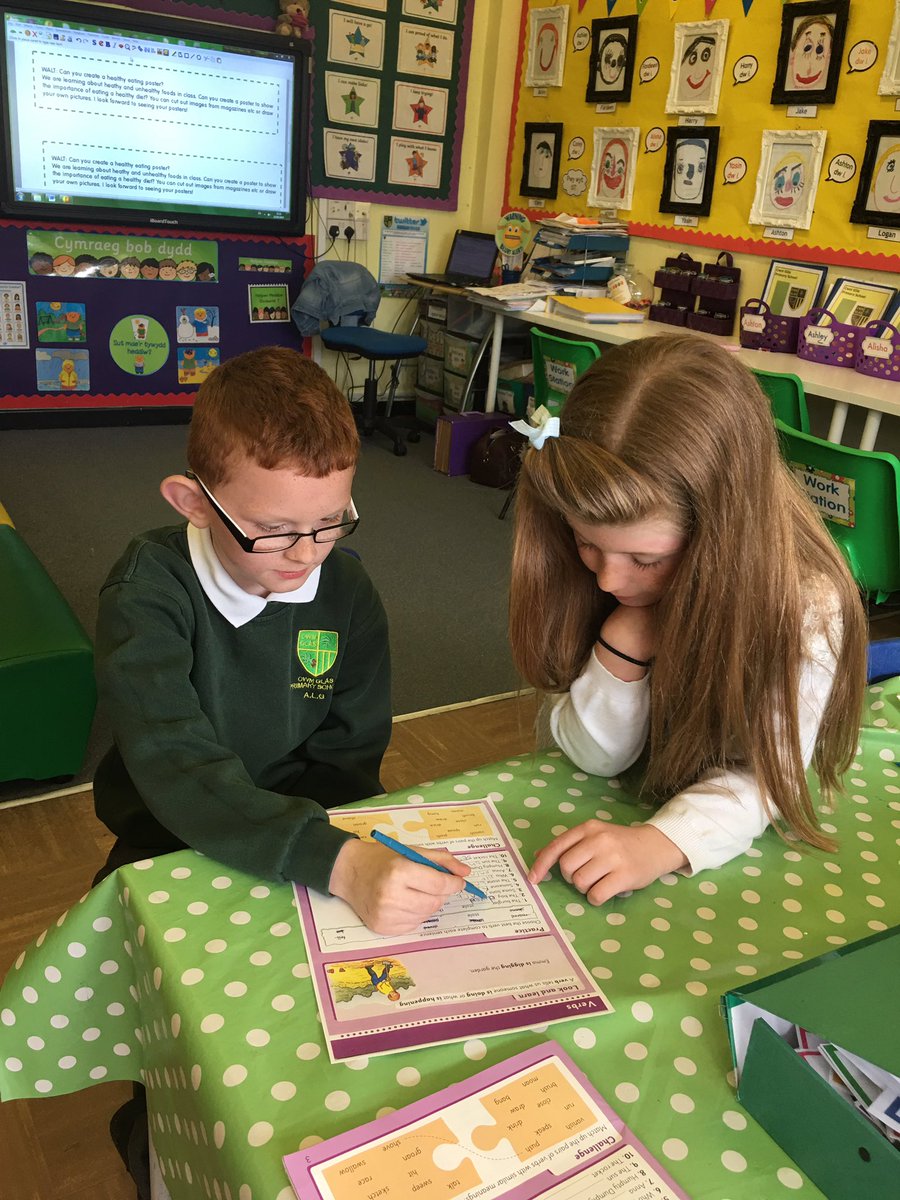 CGPrimary's tweet photo. Literacy sessions in Class 7  #verbs #focusedtasks📝 https://t.co/U1RmDYhNcx