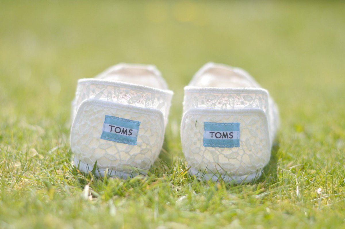WhatKatySaidUK's tweet photo. Proud to support @TOMSUK along with @CloggsUK for the #StandwithTOMS campaign https://t.co/2YHsw2q6xg #lblogger https://t.co/VyAE9gZe8V