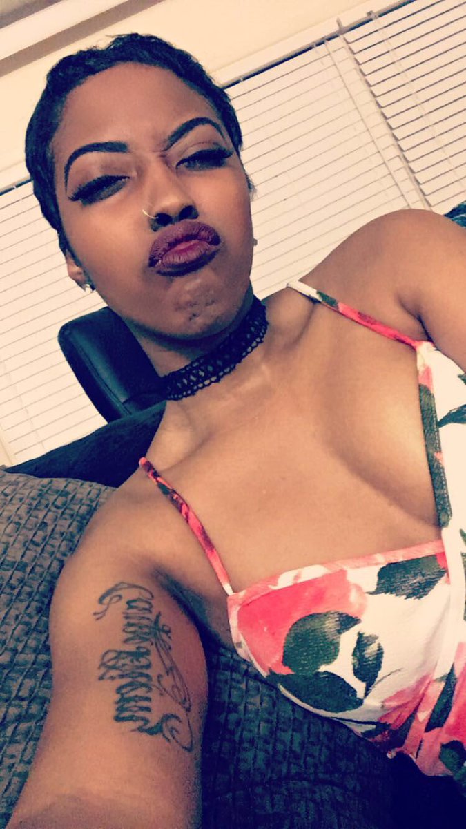 IndysPoint's tweet photo. #FineWomanFriday 🌻 https://t.co/virhVSPWLS