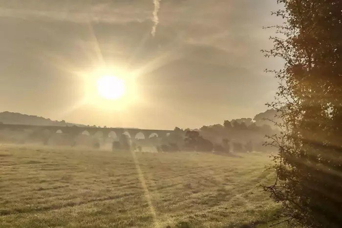 BurnleyExpress's tweet photo. #PhotoOfTheDay: This spectacular sunrise from Whalley viaduct was captured by Paul Thwaites. https://t.co/omhA88yDzj