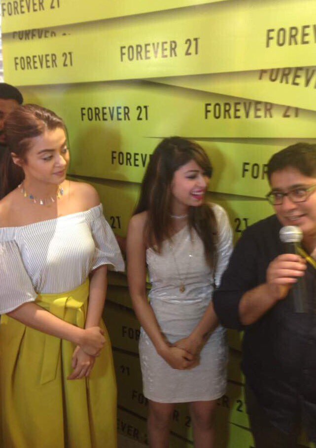 ent_SAV's tweet photo. Surveen Chawla @SurveenChawla at the launch of the @Forever21 store launch in Ludhiana today  #Surveenchawla #bollywood #ludhiana #sav https://t.co/BFaUviWUqy