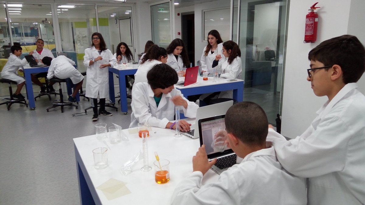 mr_simon_B's tweet photo. #Grade_8 students @ACSBeirut performing a Biology experiment. How does the cell membrane control molecules and water movement in and out! https://t.co/d7duBXZ1wz