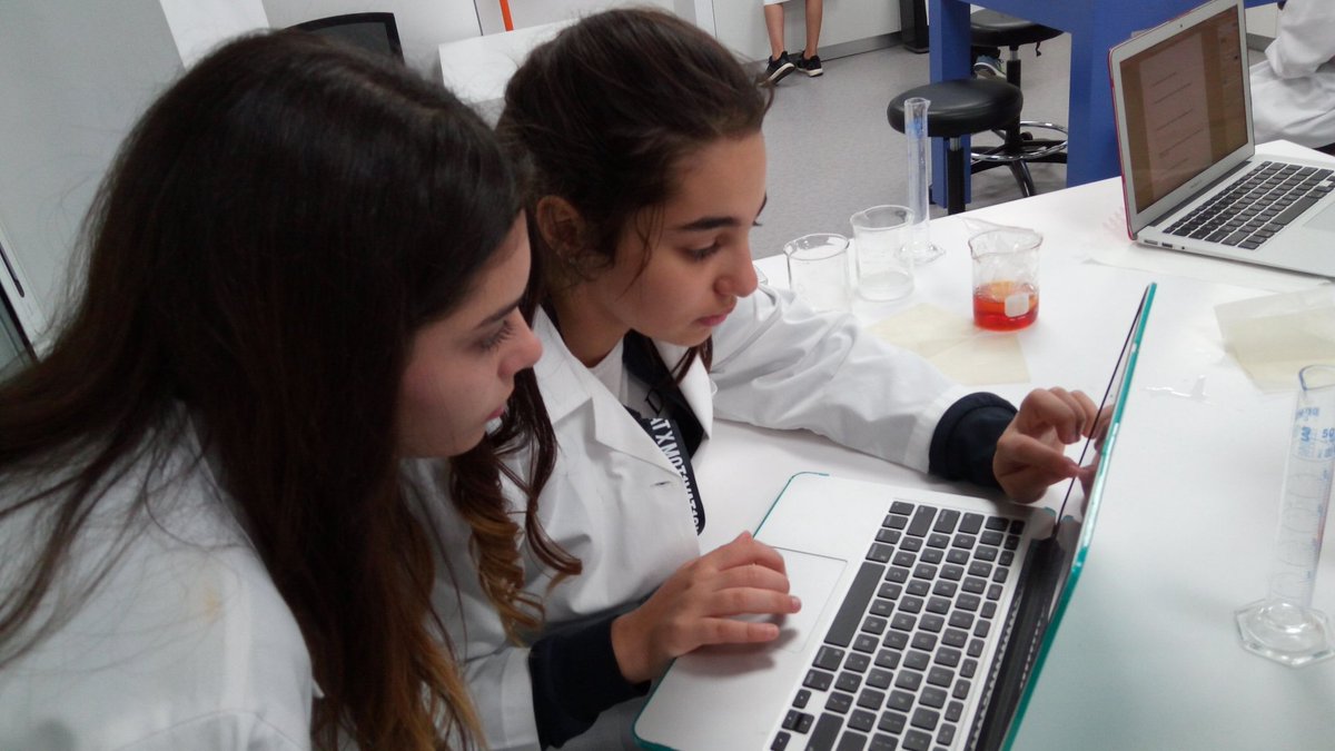 mr_simon_B's tweet photo. #Grade_8 students @ACSBeirut performing a Biology experiment. How does the cell membrane control molecules and water movement in and out! https://t.co/d7duBXZ1wz