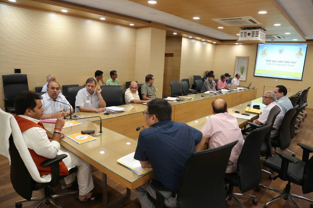 बिजली शिकायतों के ई निवारण के लिए ऐप लाने की योजना है। यूजर फ्रेंडली ऐप की रूपरेखा और उसमें प्रस्तावित सुविधाओं को लेकर बैठक की। <a href="/UPGovt/">Government of UP</a>