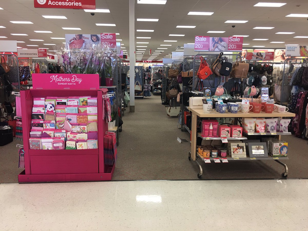 STYLEDBYVICTOR's tweet photo. Ready for Mother's Day! One stop shop for great gifts! Awesome job Jen C! @Crawdaddy247 @OswaldDebbie https://t.co/3F7gzZTUNg