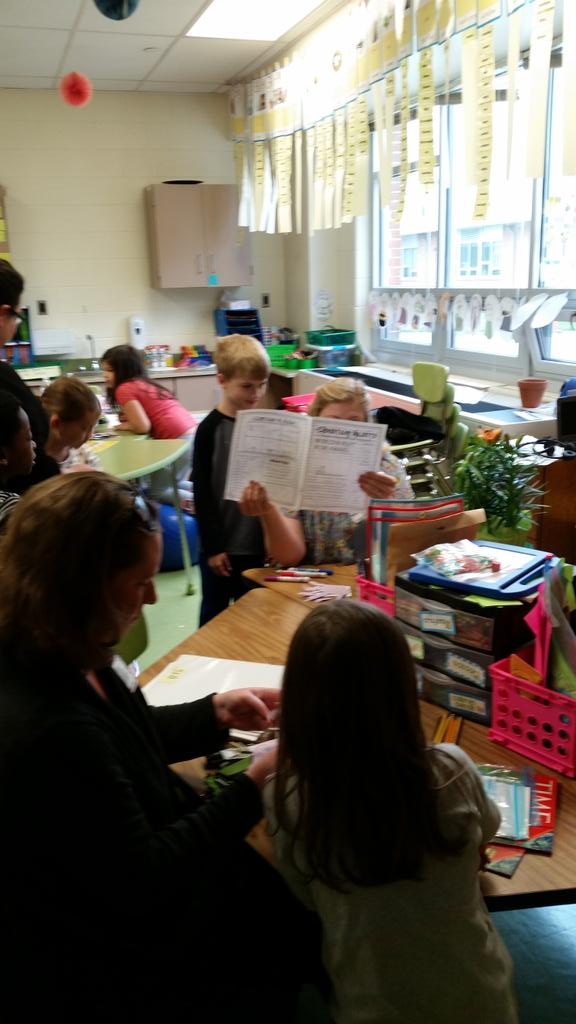 MrsRSuperHeros's tweet photo. We love our Moms! #mothers'stea #biggestsupport #ourROCKS #community #sgeaction #AACPSAwesome https://t.co/cY9v0ctr9Y