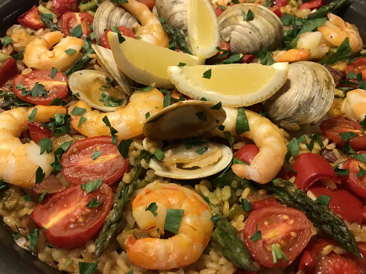 pineappleprcnss's tweet photo. #seafood #paella #homemade https://t.co/ypU5LBCjqu