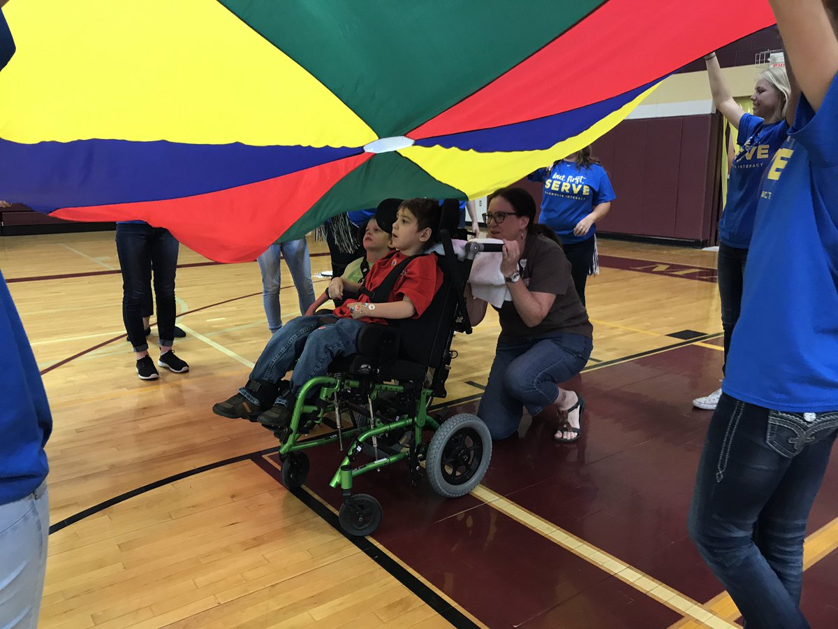 InteractClub281's tweet image. The parachute was our favorite! #magnoliainteract @themagnoliahigh