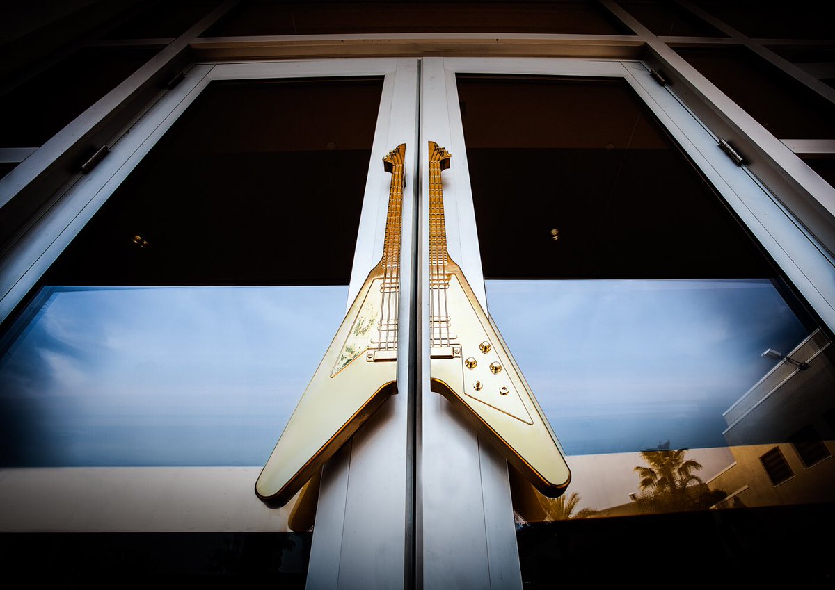 SHRTampa's tweet photo. Expansion alert: the doors are now open to our all new Smoke Free Casino! Direct access from the Uber drop-off area &amp; surface parking lot. 🎰 https://t.co/zoj3LhSlyc