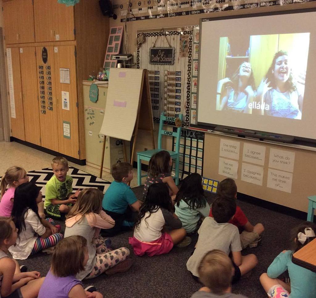 msbronk159's tweet photo. Learning to speak Greek from friends in Greece for International Night #MEL159 https://t.co/nL6CHvH1wm https://t.co/kEHhSce6LL