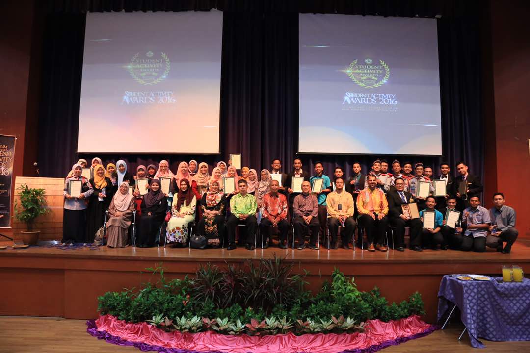 twt_iiumk's tweet photo. VIP with all winners!
#SAA2016 https://t.co/SQ74TYKE20