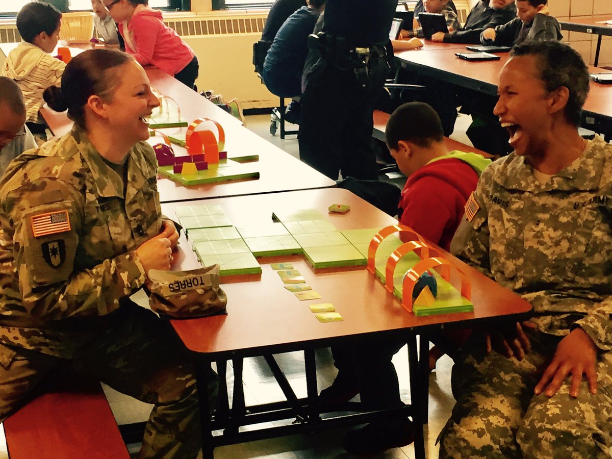 alanamaaron's tweet image. .@sepjrnyc Ss teaching @NYPD34Pct &amp;amp; @USArmy how to code. Great community event #PS48Codesters 💻🖤🤖#CodeStrong #CopsWhoCode #CS4NYC #CSforAll