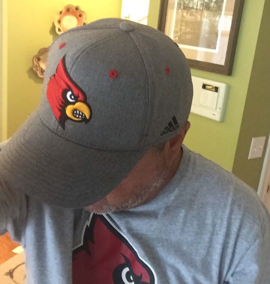 jspalding79's tweet photo. They have some new card swag @jdbeckers #grayisin https://t.co/51IYEy1kHq