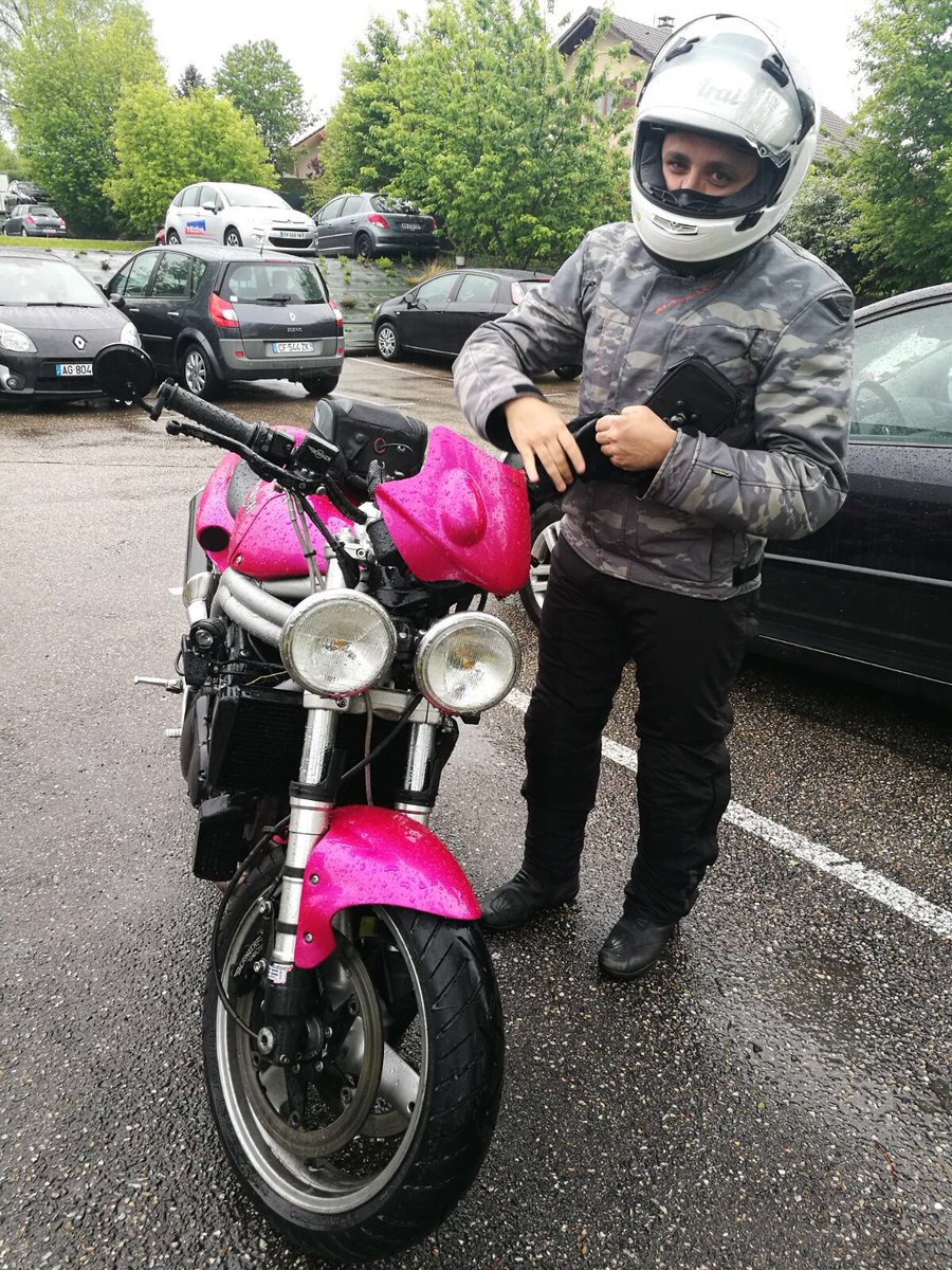 inandmotion's tweet photo. 1st #Inandsider to ride on his motorbike, 1st km with the #Inandmotion airbag! Way to go! 😀🙌 #AirbagRevolution #escaperoutine https://t.co/2nXvYGs0MO