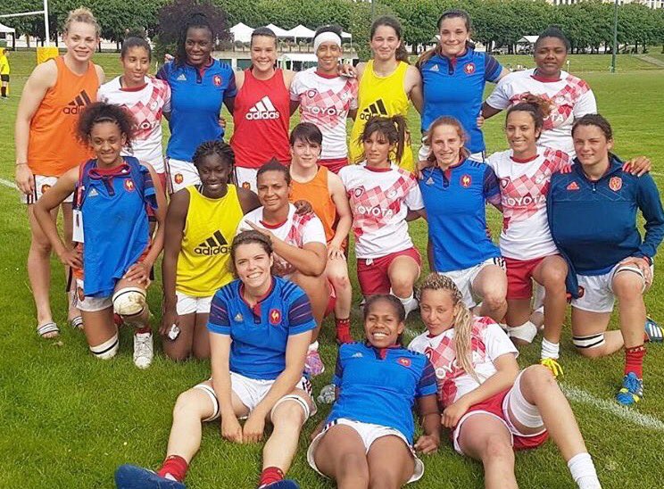 rugbyaufeminin's tweet photo. Victoire de #France7sDev @CentraleSeven #C7s !
Bravo @YolaineYengo @ToTo6618 @FionaLecat @ma_menager @Nassira_K @CyBanet @LeaMurie & co! 🏉💪 https://t.co/Rgkp8I94Rj