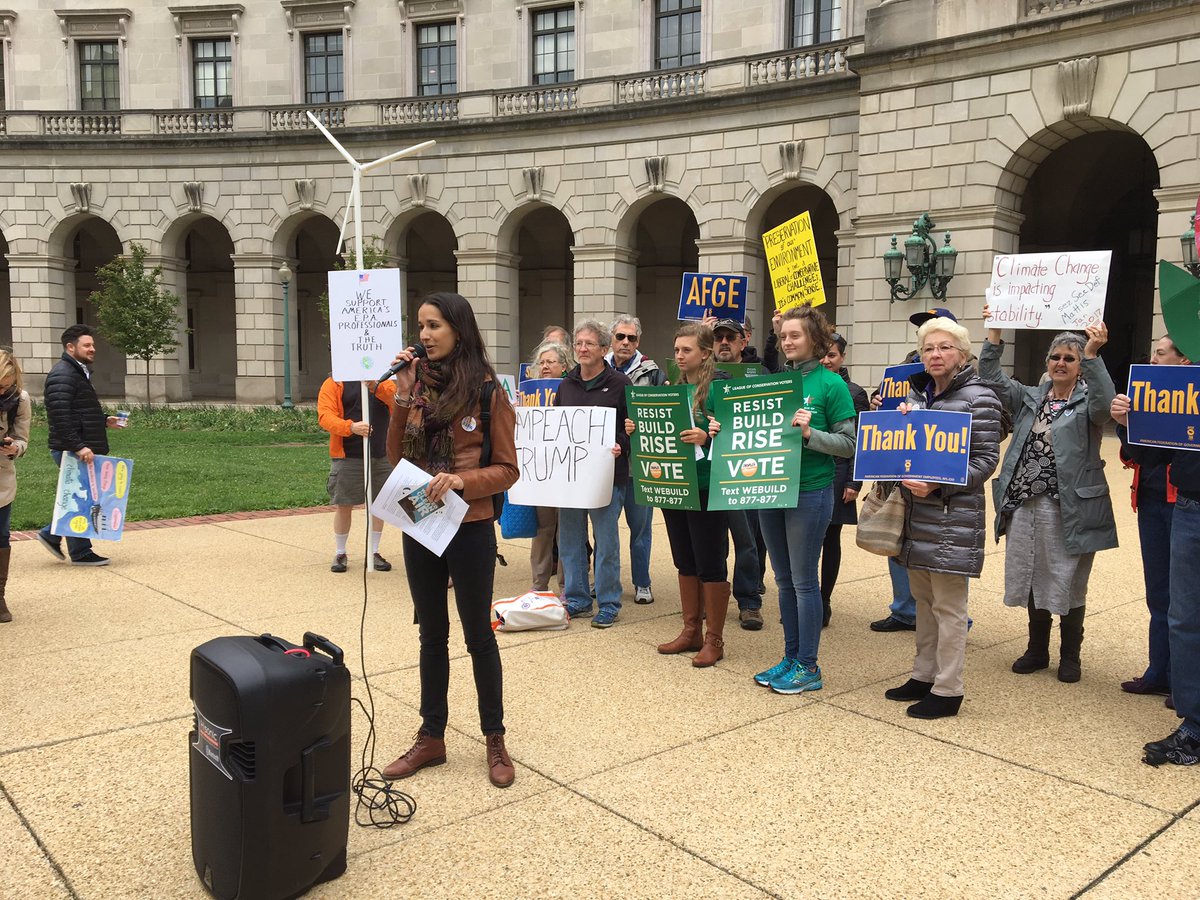 rbin629's tweet photo. @shaunamahajan thanking EPA workers today #StandWithEPA #OurEPA https://t.co/pa6qu7Ag8s