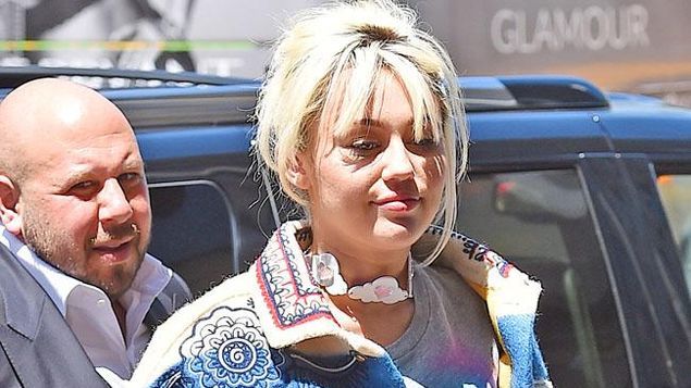TReporta's tweet photo. Miley Cyrus recuerda a la "Hanna Montana" más controvertida https://t.co/a9D4ORwglt https://t.co/4Dqk0530Qz