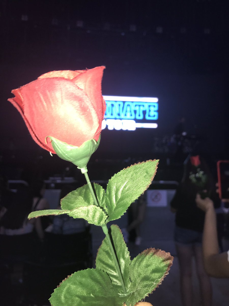 DONTBEAFO0L's tweet photo. #IlluminateTourBarcelona https://t.co/OaIDKy51bJ